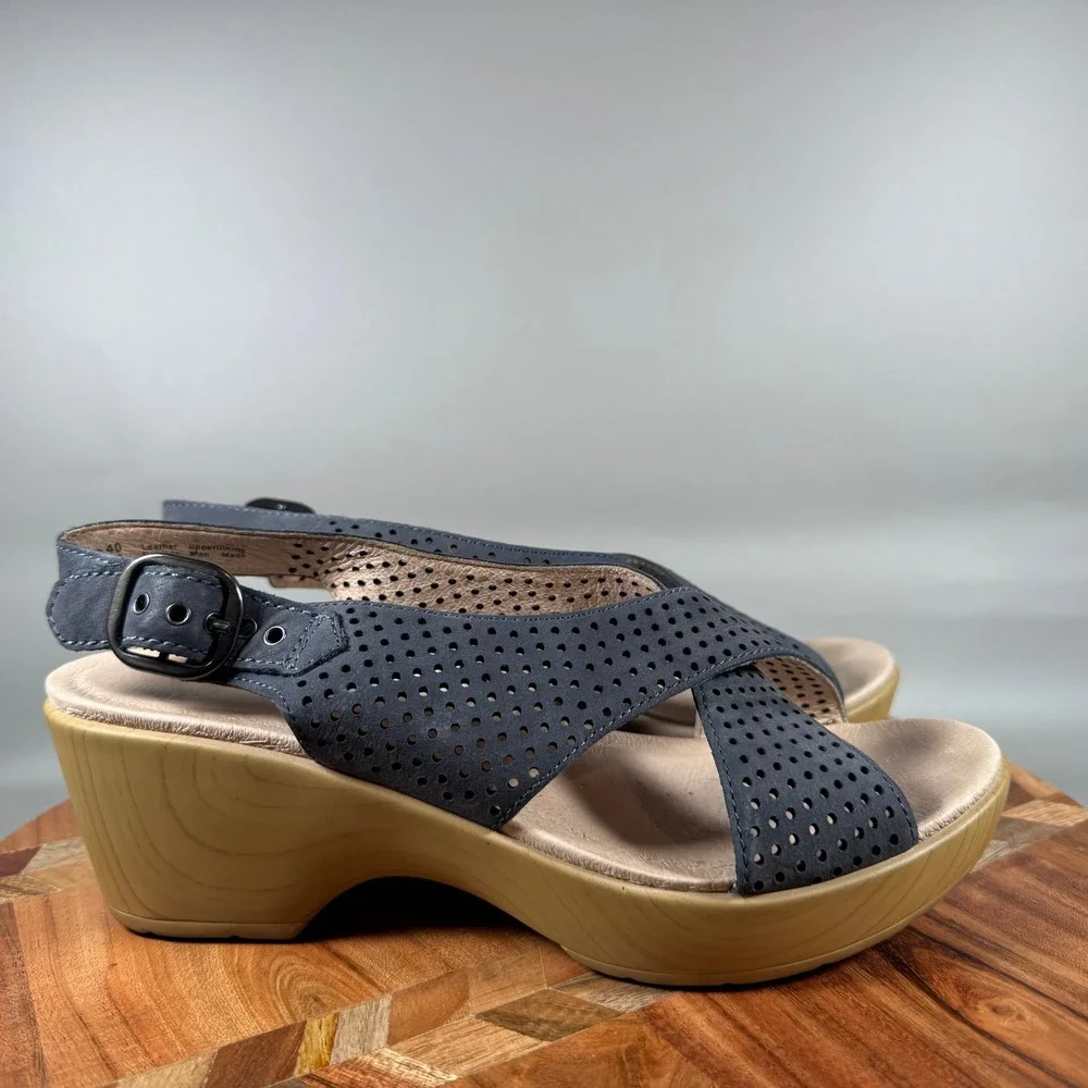 Dansko Womens Blue Perforated Leather Wedge Sandals Size 40 Buckle Strap Comfort